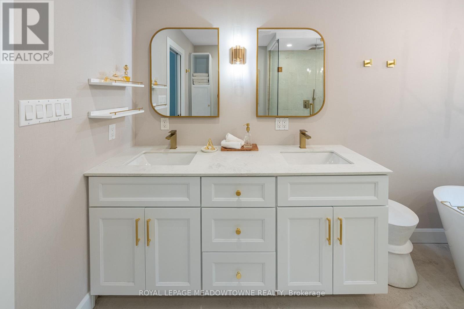 27 Tweedle Street, Halton Hills (Glen Williams), Ontario  L7G 3S6 - Photo 20 - W12460105