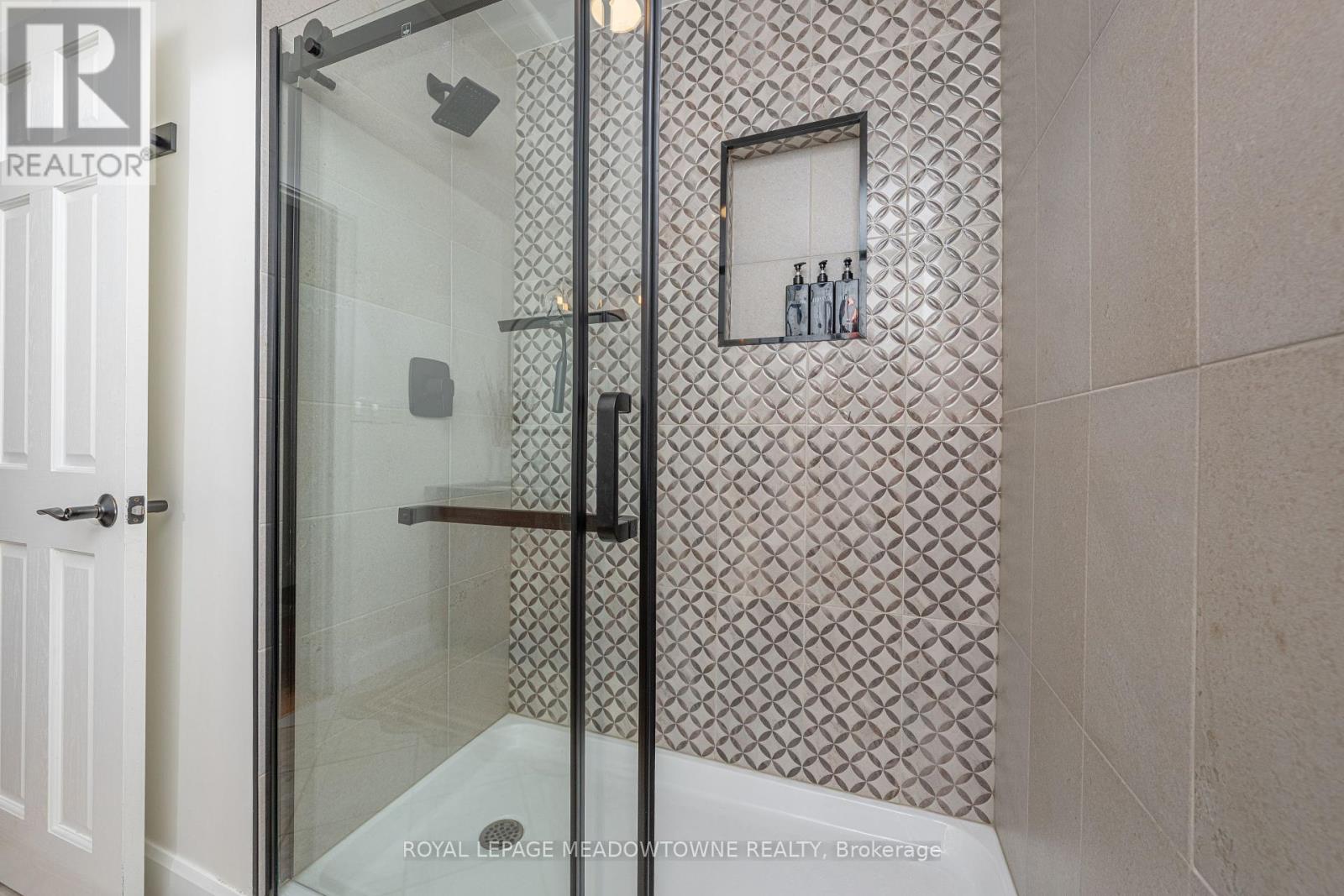 27 Tweedle Street, Halton Hills (Glen Williams), Ontario  L7G 3S6 - Photo 26 - W12460105