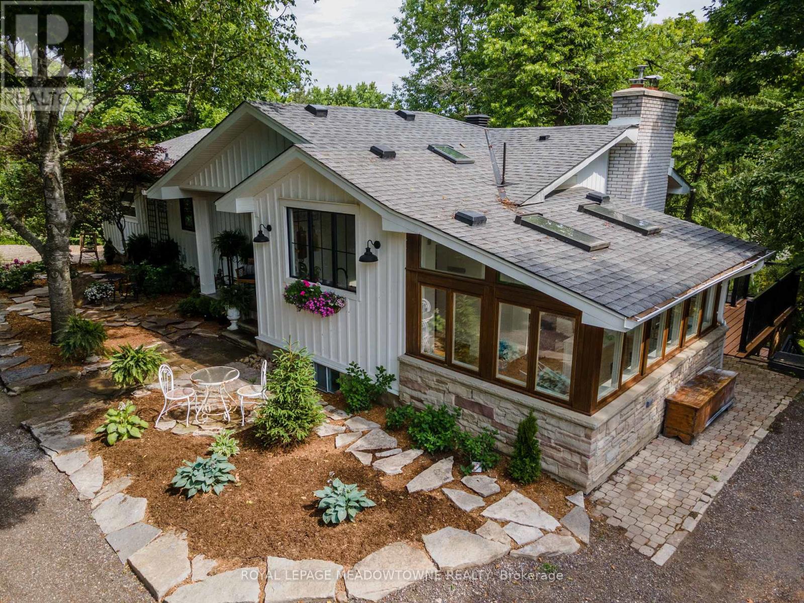 27 Tweedle Street, Halton Hills (Glen Williams), Ontario  L7G 3S6 - Photo 49 - W12460105