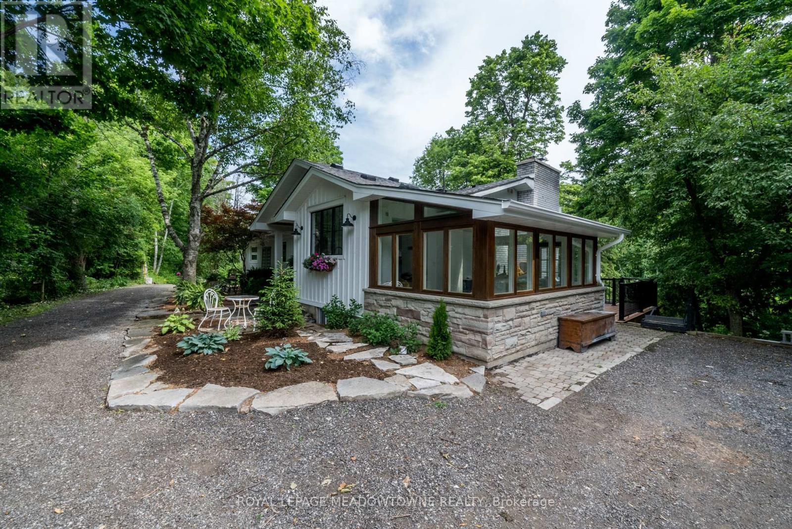 27 Tweedle Street, Halton Hills (Glen Williams), Ontario  L7G 3S6 - Photo 50 - W12460105