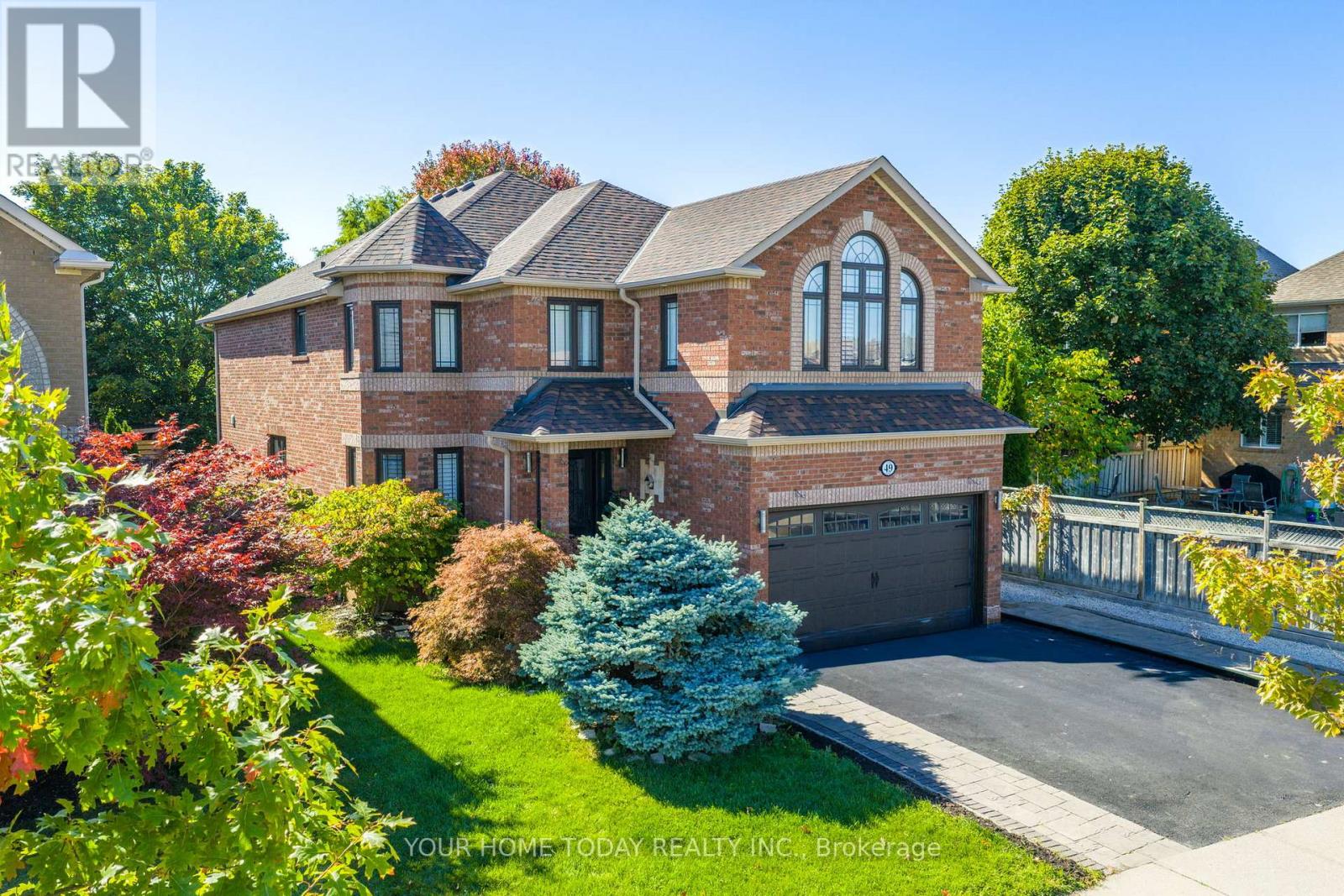49 Miller Drive, Halton Hills (Georgetown), Ontario  L7G 5P7 - Photo 2 - W12460559