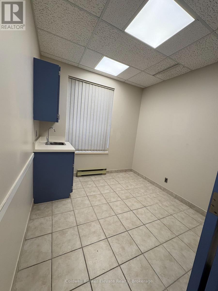 102 - 83 Mill Street, Halton Hills (Georgetown), Ontario  L7G 5E9 - Photo 2 - W12460984