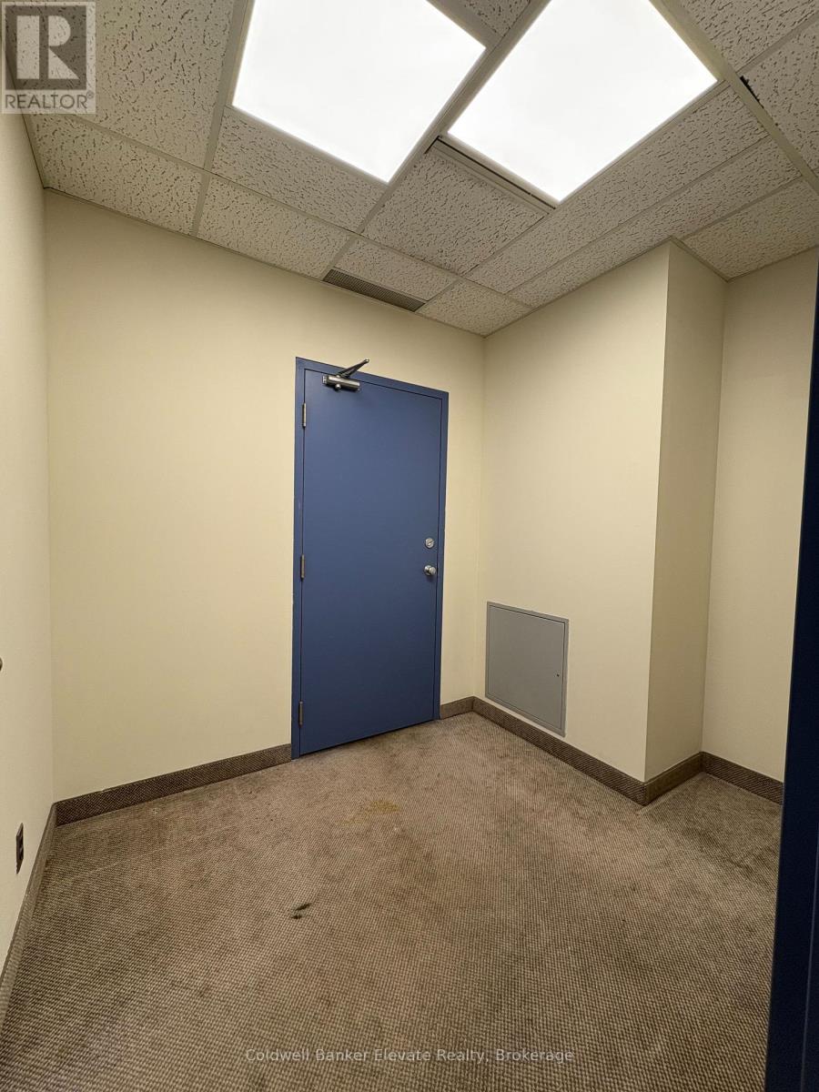 102 - 83 Mill Street, Halton Hills (Georgetown), Ontario  L7G 5E9 - Photo 4 - W12460984