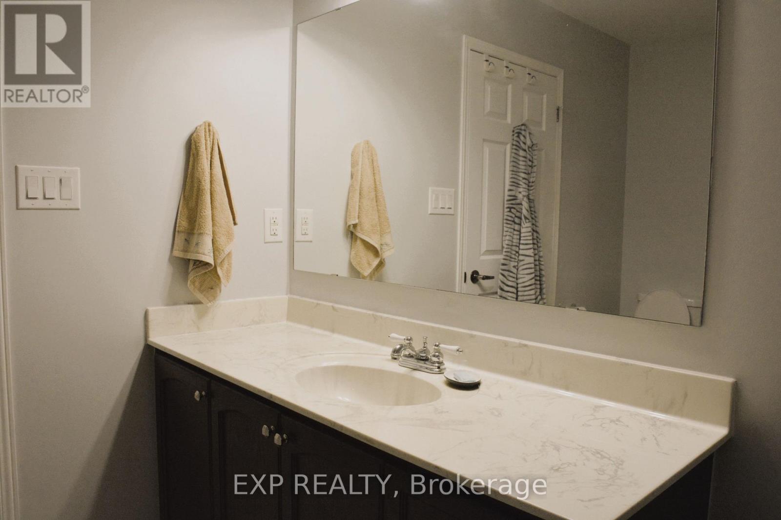 116 Goldham Way, Halton Hills (Georgetown), Ontario  L7G 0C8 - Photo 18 - W12462128