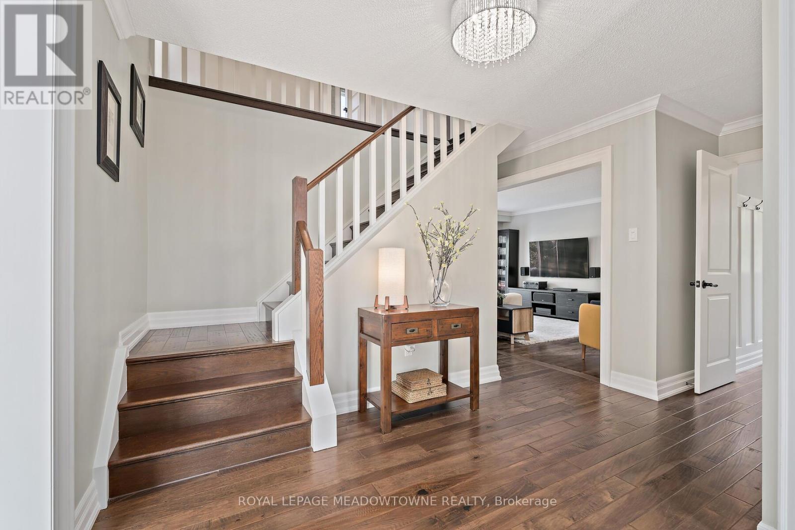 25 Hillside Drive, Halton Hills (Georgetown), Ontario  L7G 4W2 - Photo 19 - W12462440