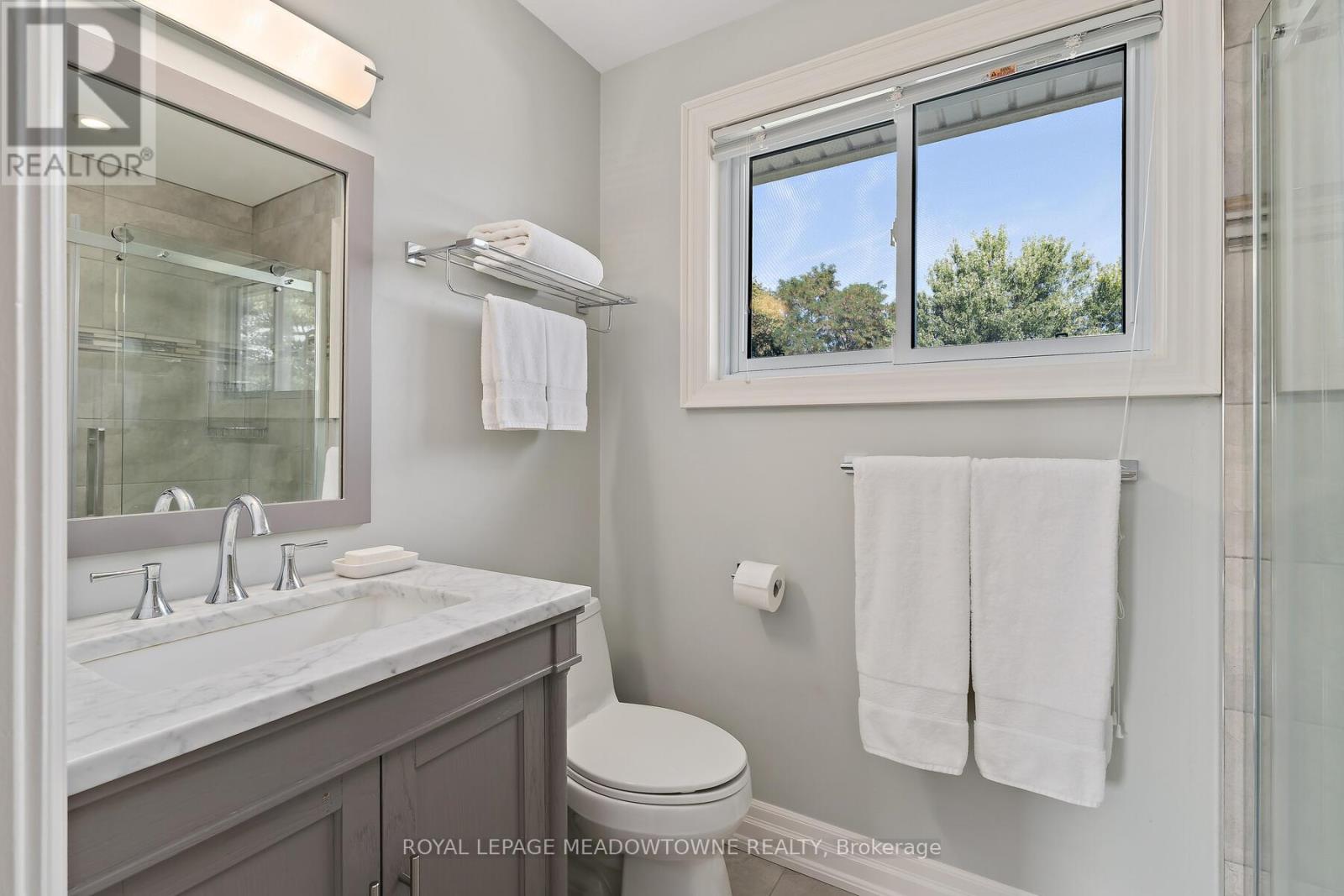 25 Hillside Drive, Halton Hills (Georgetown), Ontario  L7G 4W2 - Photo 23 - W12462440