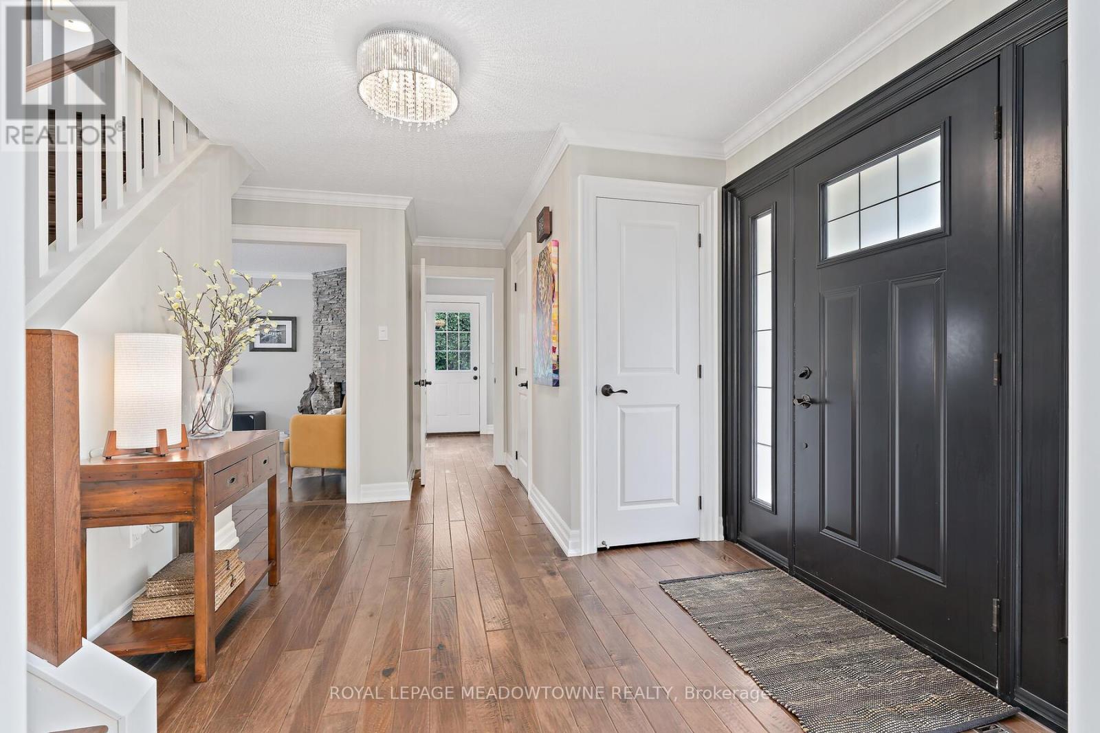 25 Hillside Drive, Halton Hills (Georgetown), Ontario  L7G 4W2 - Photo 4 - W12462440