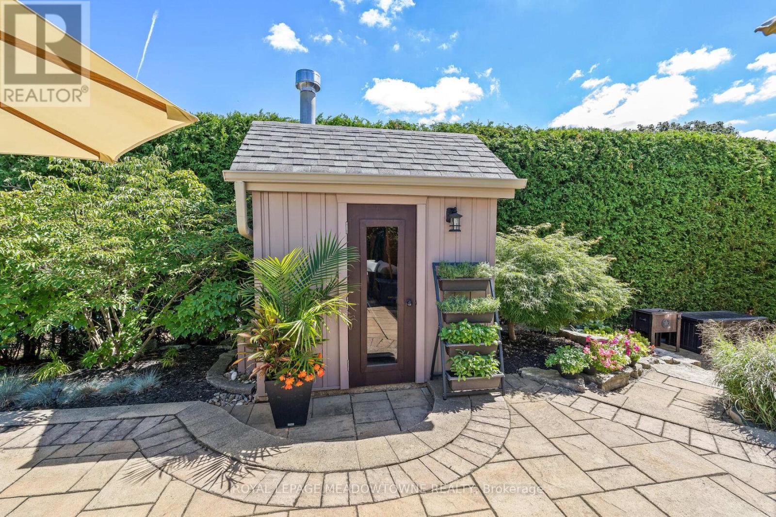 25 Hillside Drive, Halton Hills (Georgetown), Ontario  L7G 4W2 - Photo 42 - W12462440