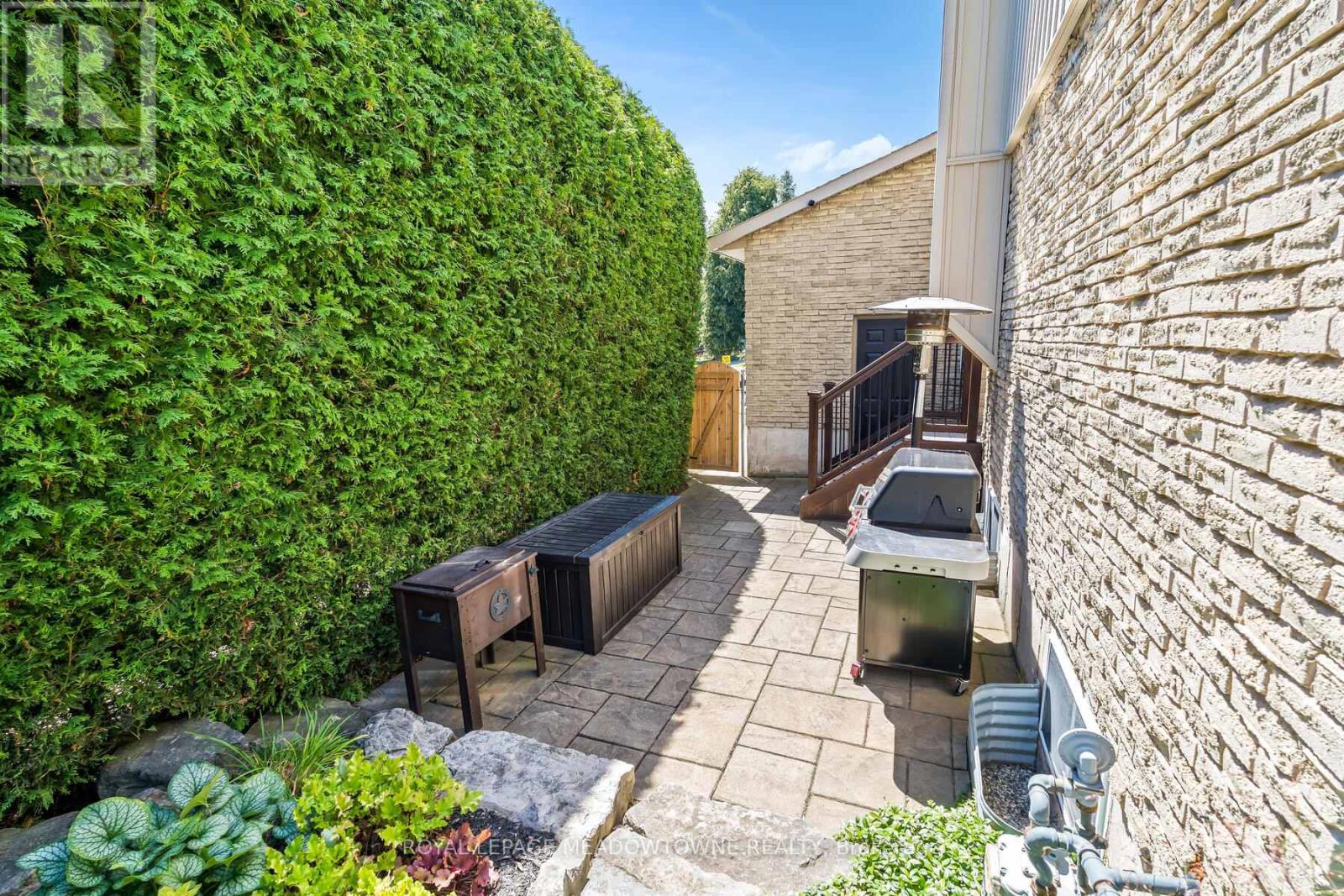 25 Hillside Drive, Halton Hills (Georgetown), Ontario  L7G 4W2 - Photo 43 - W12462440