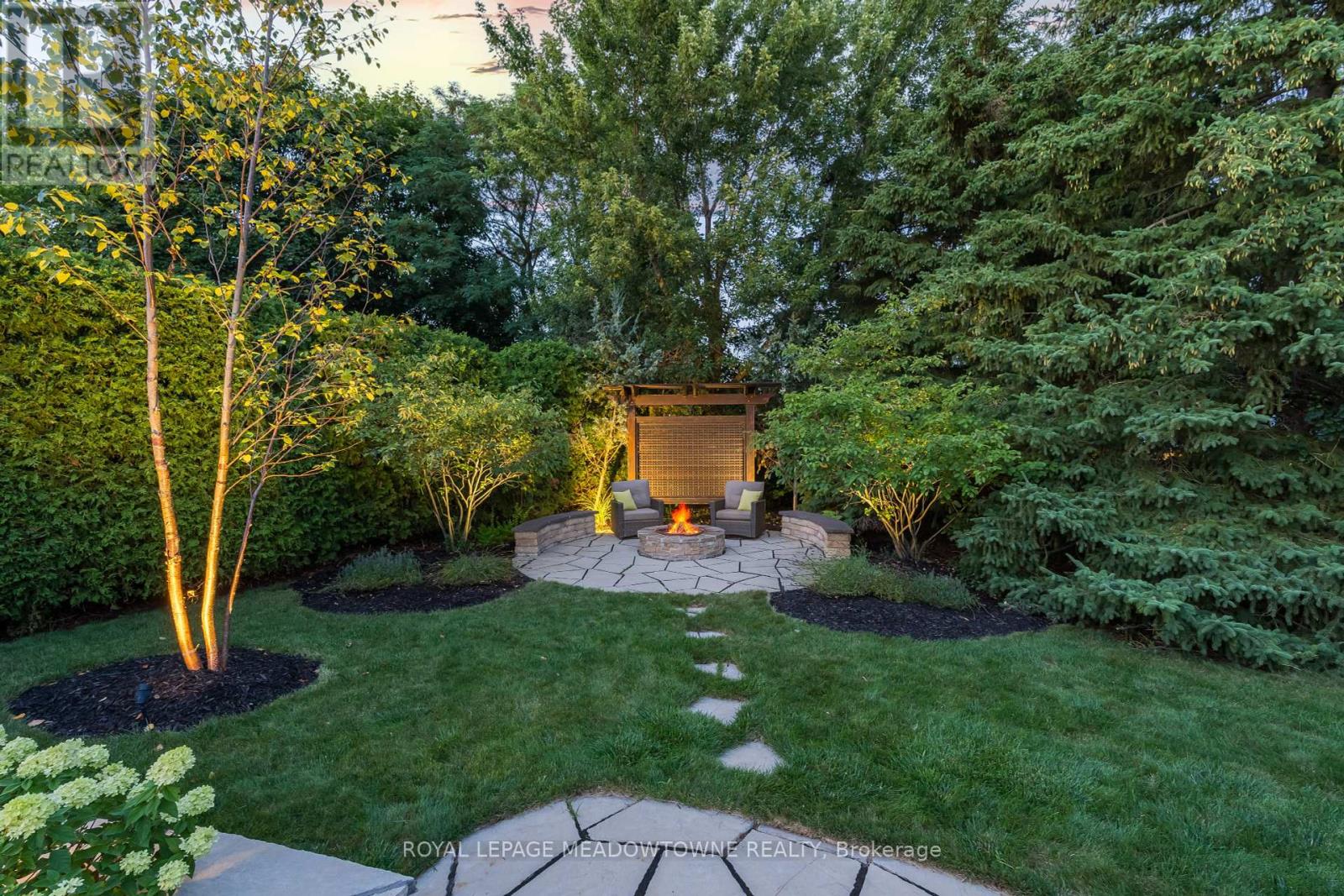 25 Hillside Drive, Halton Hills (Georgetown), Ontario  L7G 4W2 - Photo 46 - W12462440