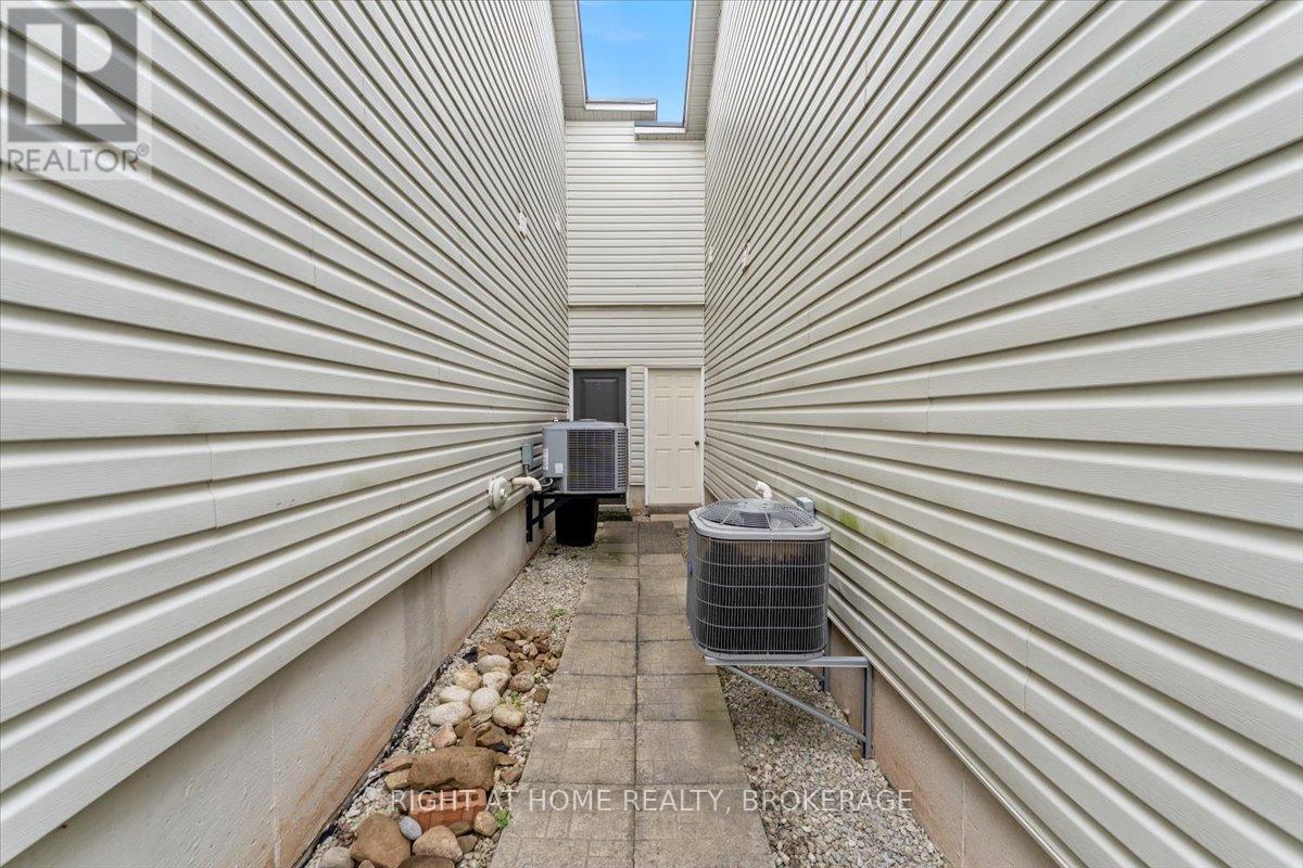 33 Atwood Avenue, Halton Hills (Georgetown), Ontario  L7G 5Z9 - Photo 36 - W12462830
