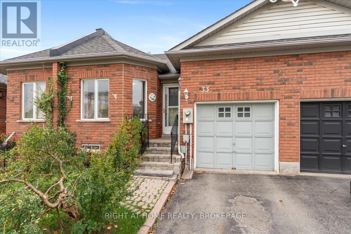 33 Atwood Avenue, Halton Hills (Georgetown), Ontario  L7G 5Z9 - Photo 4 - W12462830