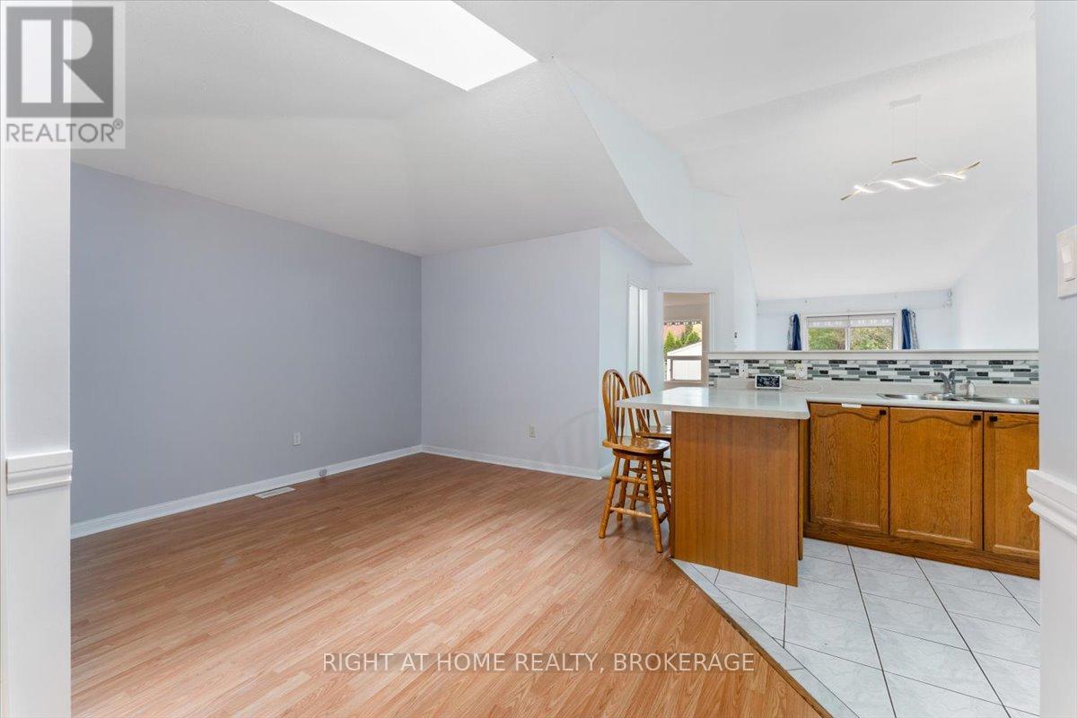 33 Atwood Avenue, Halton Hills (Georgetown), Ontario  L7G 5Z9 - Photo 8 - W12462830
