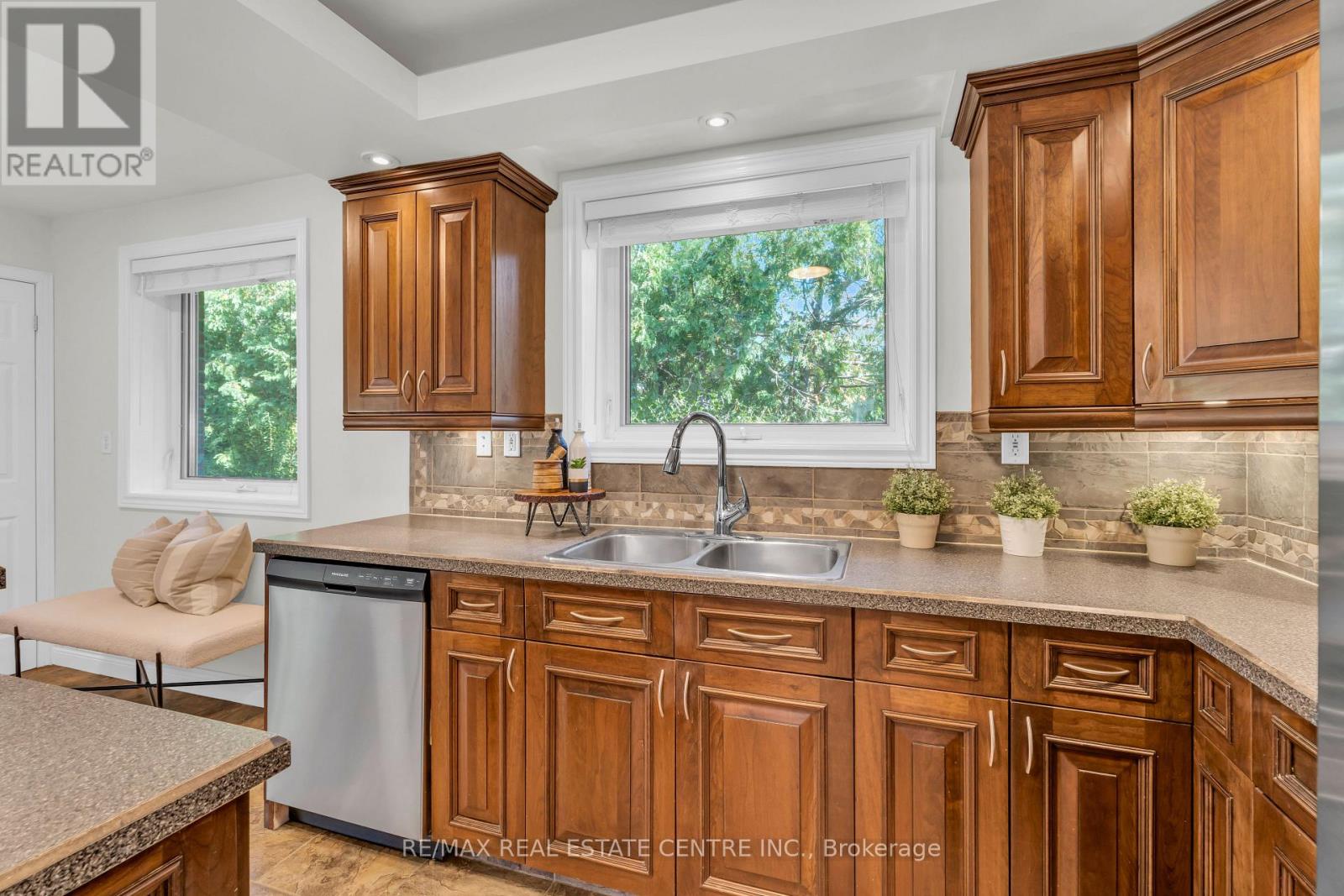 3 Stockman Crescent, Halton Hills (Georgetown), Ontario  L7G 1J5 - Photo 17 - W12462745