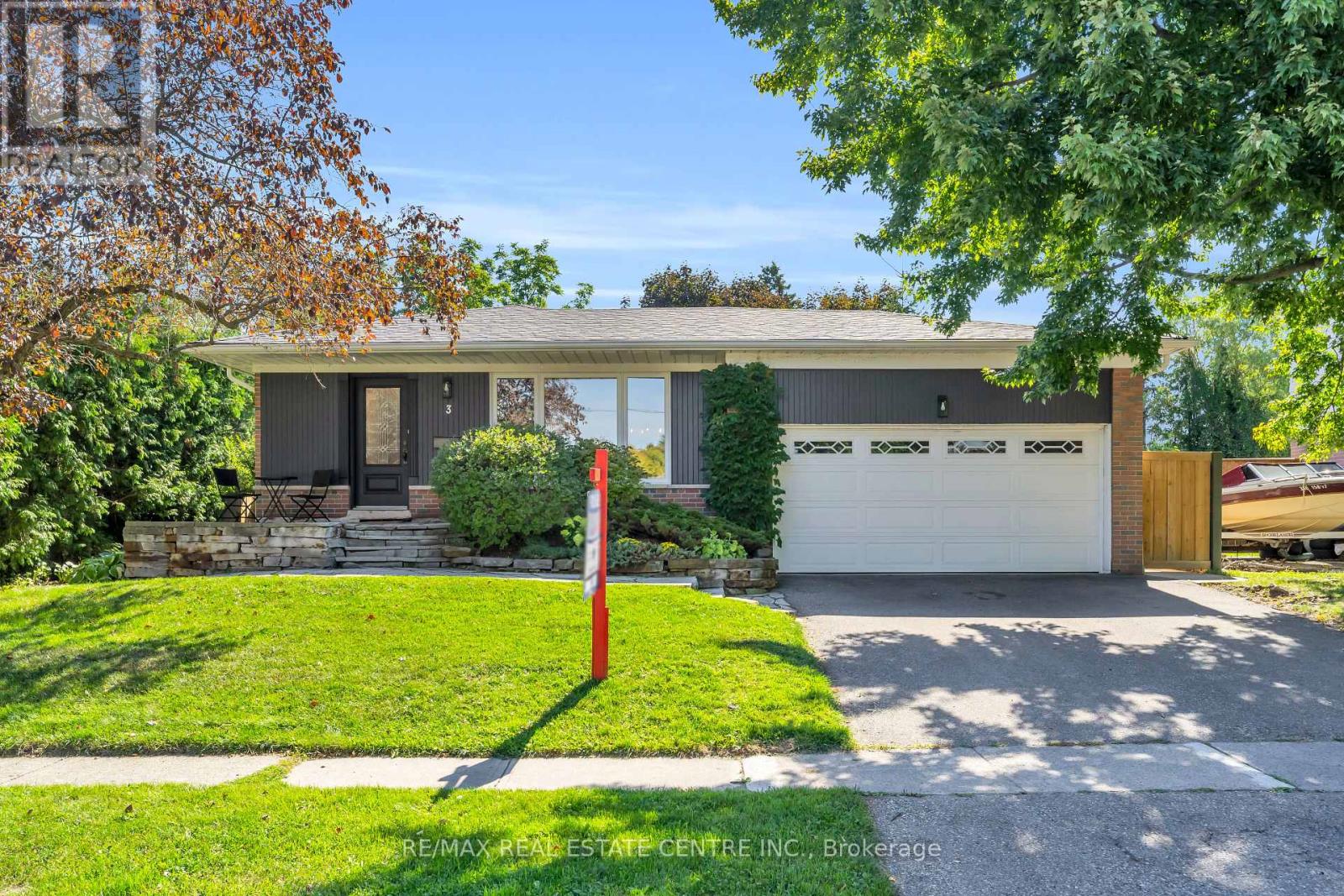 3 Stockman Crescent, Halton Hills (Georgetown), Ontario  L7G 1J5 - Photo 4 - W12462745