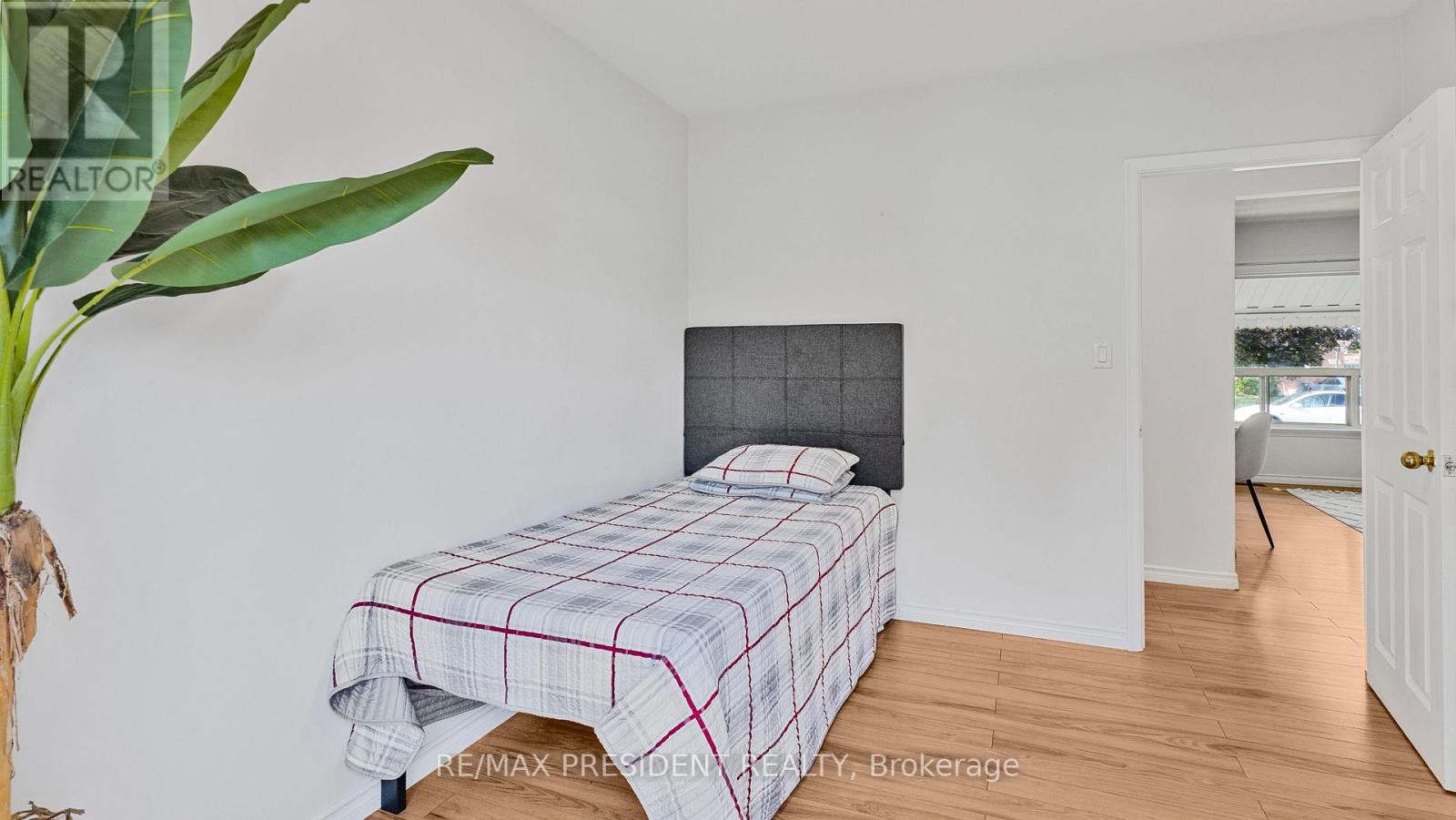163 Prince Charles Drive, Halton Hills (Georgetown), Ontario  L7G 3W1 - Photo 11 - W12462763