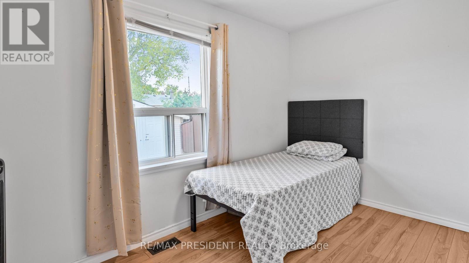 163 Prince Charles Drive, Halton Hills (Georgetown), Ontario  L7G 3W1 - Photo 13 - W12462763