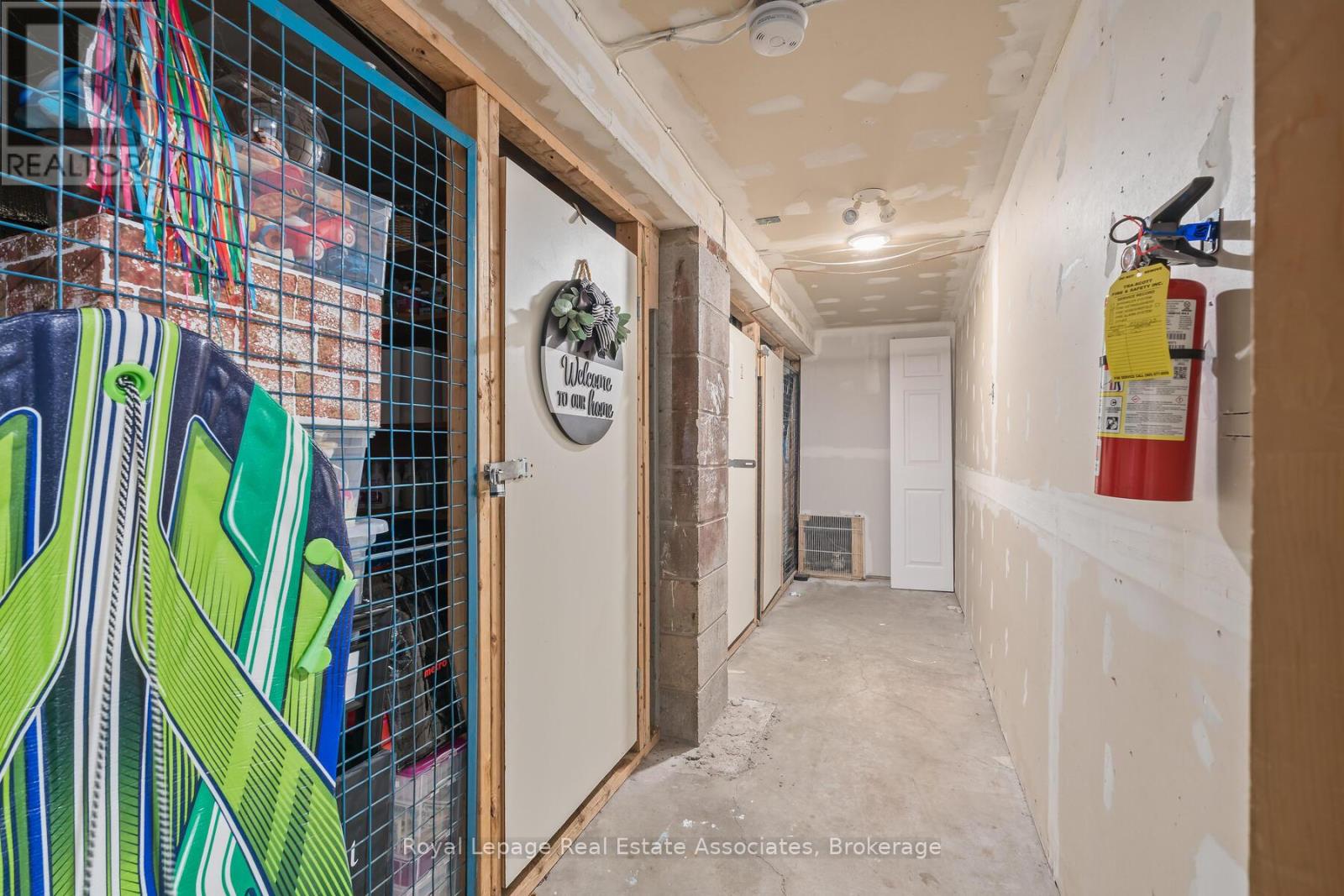 17 Academy Road, Halton Hills (Georgetown), Ontario  L7G 3N7 - Photo 17 - W12464936