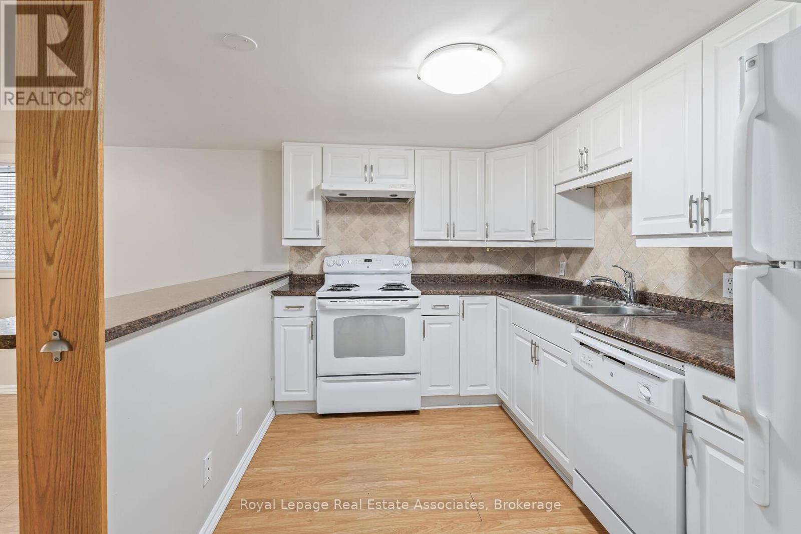 17 Academy Road, Halton Hills (Georgetown), Ontario  L7G 3N7 - Photo 9 - W12464936