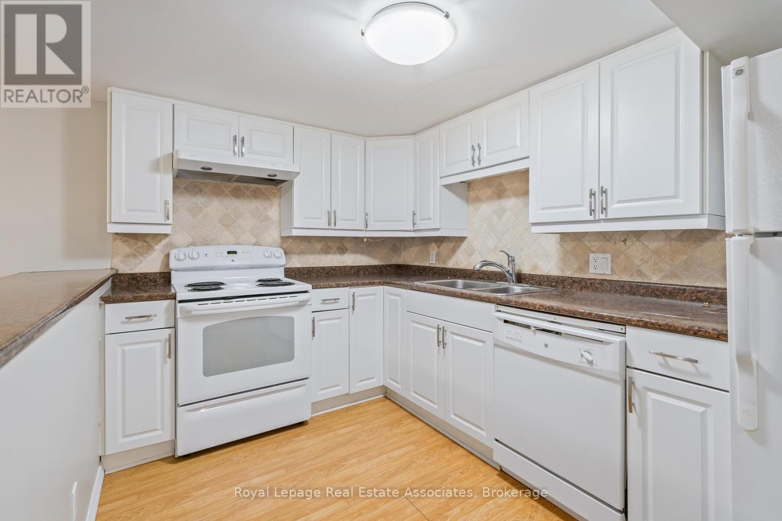 17 Academy Road, Halton Hills (Georgetown), Ontario  L7G 3N7 - Photo 8 - W12465019