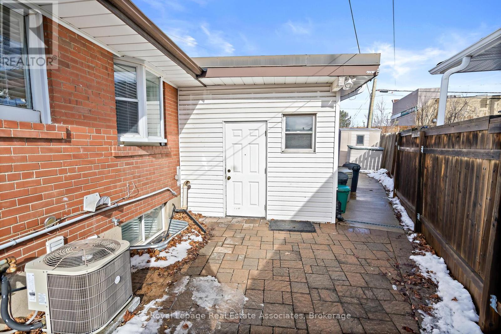 7 Rexway Drive, Halton Hills (Georgetown), Ontario  L7G 3N7 - Photo 14 - W12466251