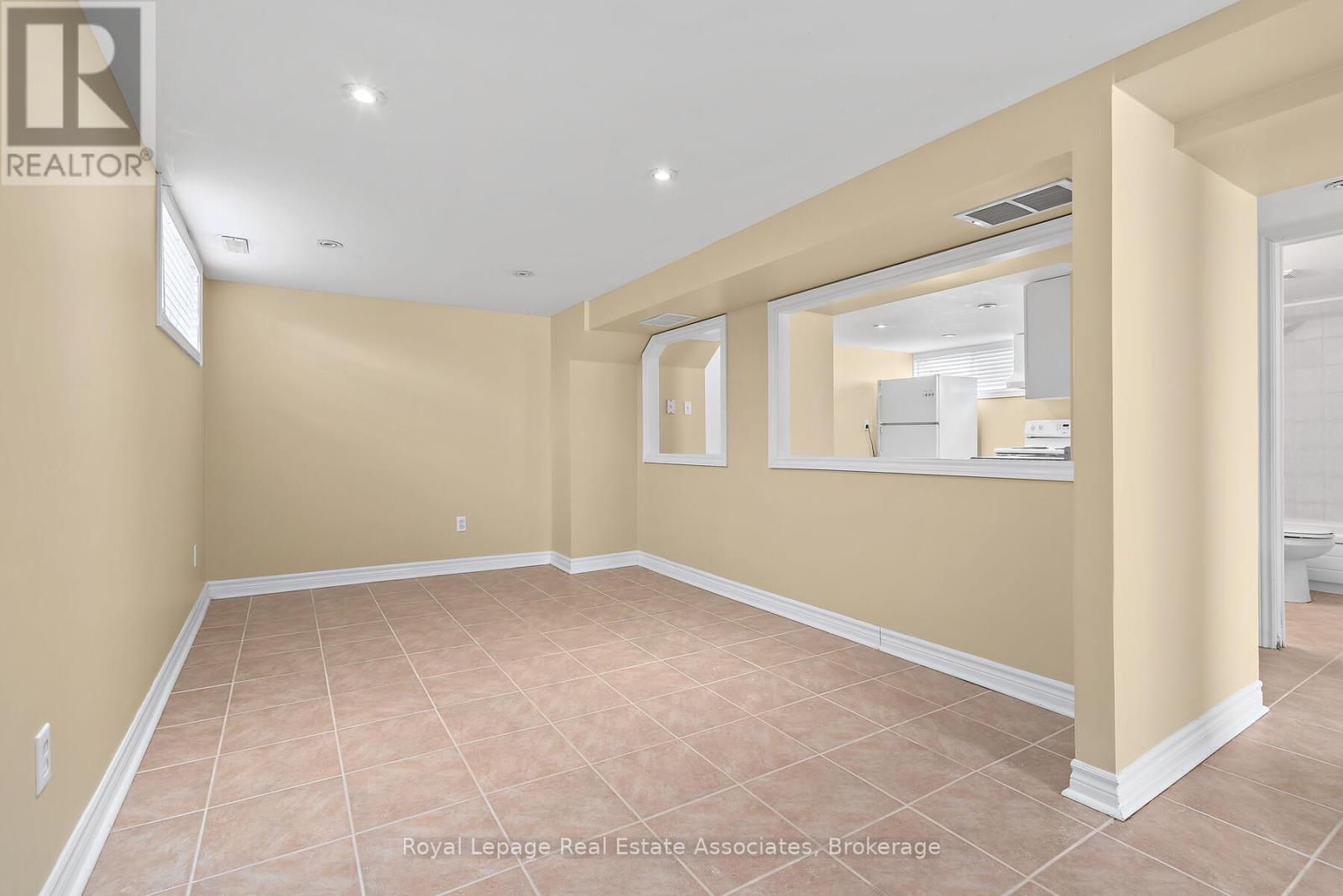 7 Rexway Drive, Halton Hills (Georgetown), Ontario  L7G 3N7 - Photo 18 - W12466251