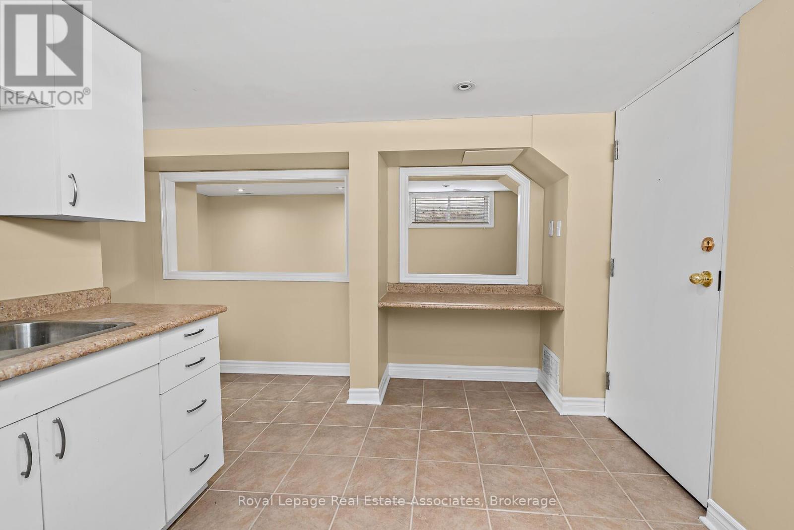 7 Rexway Drive, Halton Hills (Georgetown), Ontario  L7G 1P6 - Photo 17 - W12466264