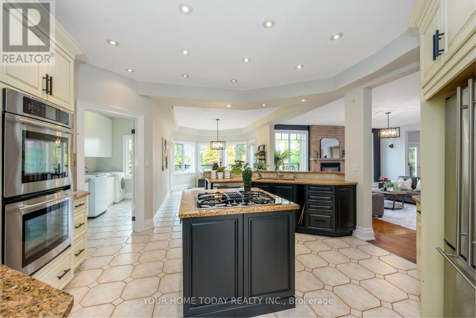 21 Turtle Lake Drive, Halton Hills (Rural Halton Hills), Ontario  L7J 2W7 - Photo 15 - W12467882