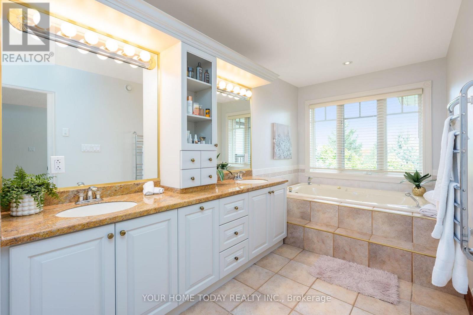 21 Turtle Lake Drive, Halton Hills (Rural Halton Hills), Ontario  L7J 2W7 - Photo 25 - W12467882