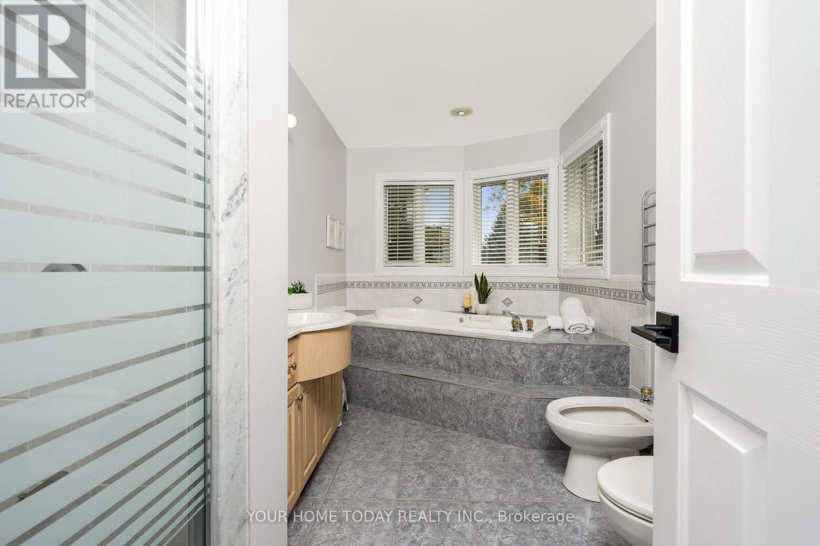 21 Turtle Lake Drive, Halton Hills (Rural Halton Hills), Ontario  L7J 2W7 - Photo 29 - W12467882