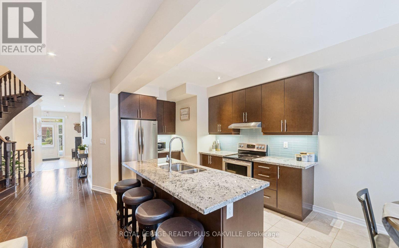 37 Diamond Leaf Lane, Halton Hills (Georgetown), Ontario  L7G 0G7 - Photo 14 - W12469508