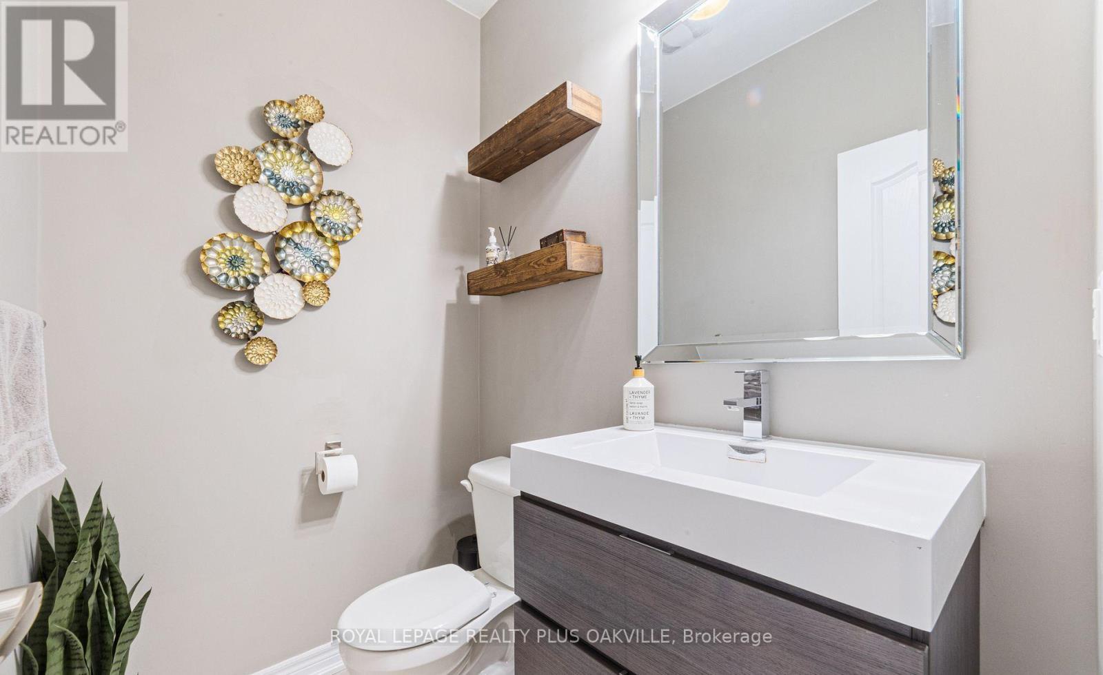 37 Diamond Leaf Lane, Halton Hills (Georgetown), Ontario  L7G 0G7 - Photo 18 - W12469508