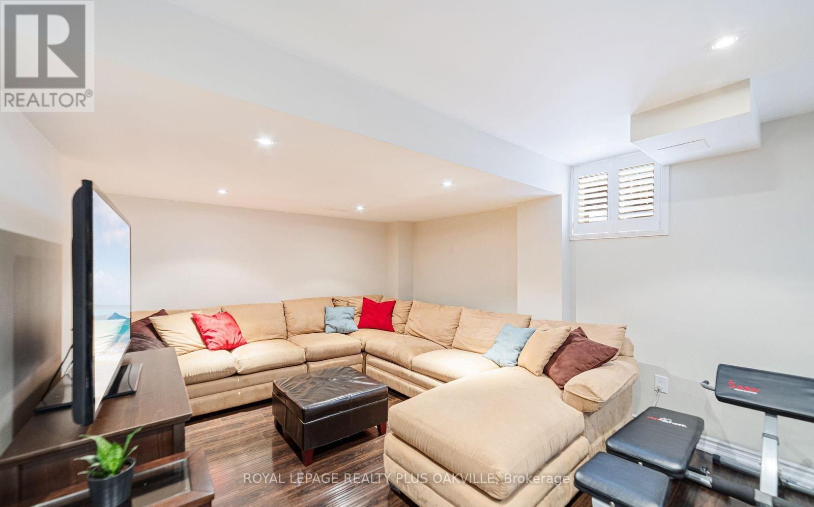 37 Diamond Leaf Lane, Halton Hills (Georgetown), Ontario  L7G 0G7 - Photo 21 - W12469508