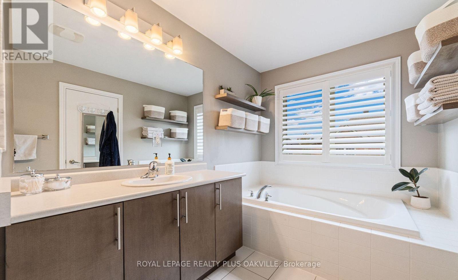 37 Diamond Leaf Lane, Halton Hills (Georgetown), Ontario  L7G 0G7 - Photo 30 - W12469508