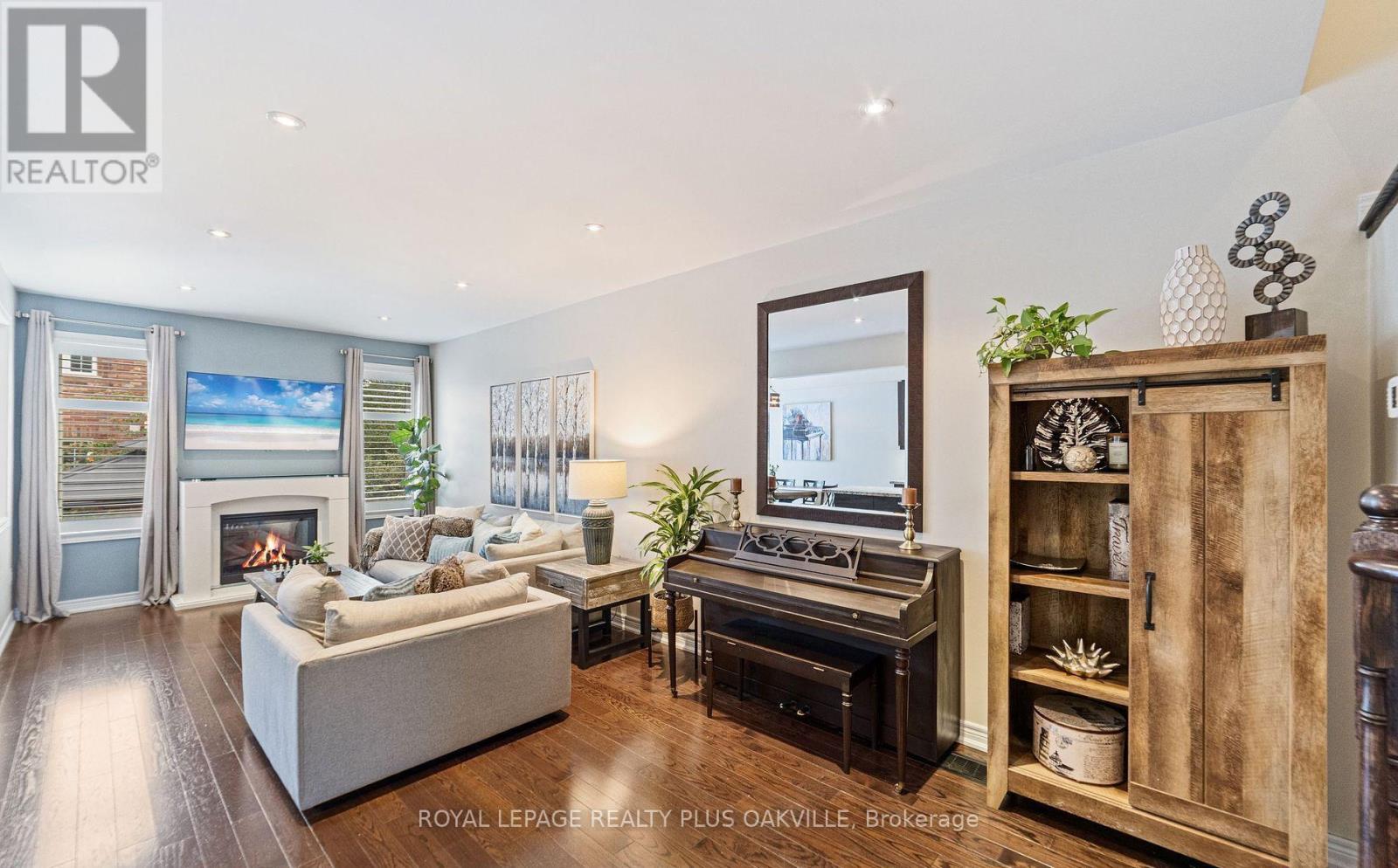 37 Diamond Leaf Lane, Halton Hills (Georgetown), Ontario  L7G 0G7 - Photo 7 - W12469508