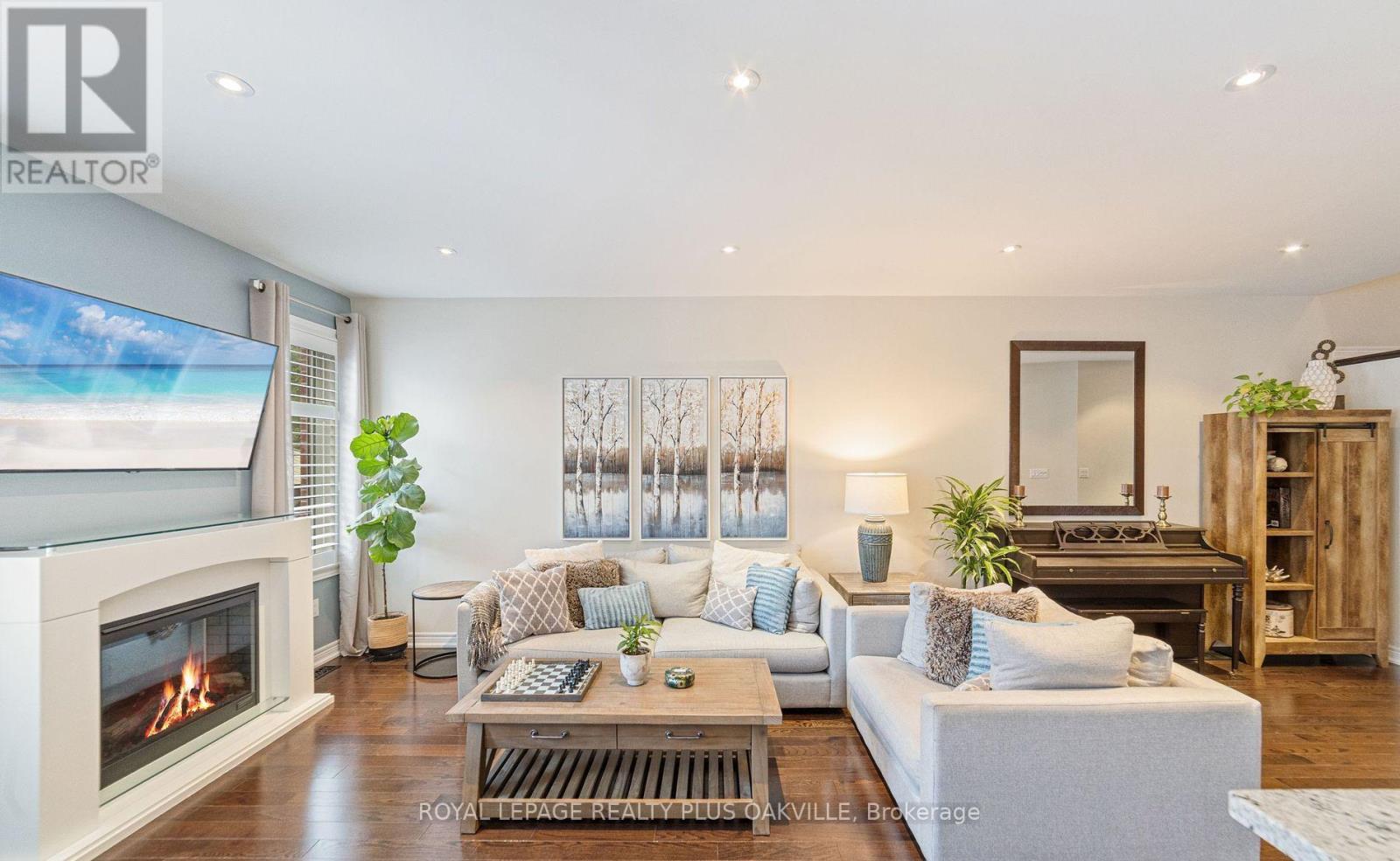 37 Diamond Leaf Lane, Halton Hills (Georgetown), Ontario  L7G 0G7 - Photo 8 - W12469508