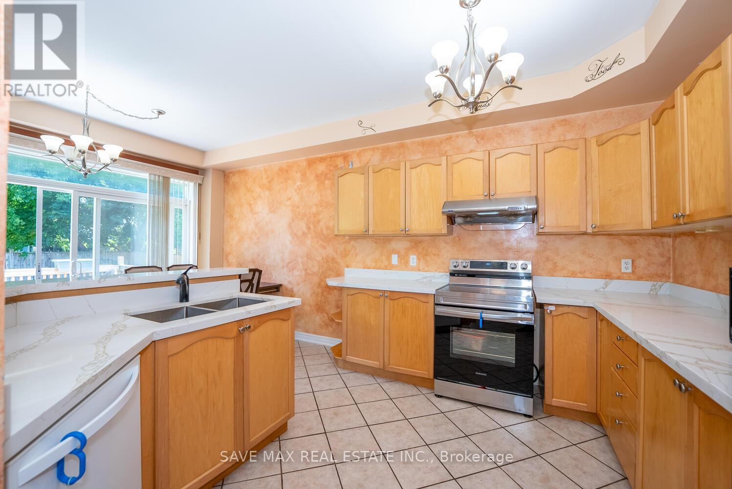 39 Hurst Street, Halton Hills (Ac Acton), Ontario  L7J 2Z8 - Photo 16 - W12470098