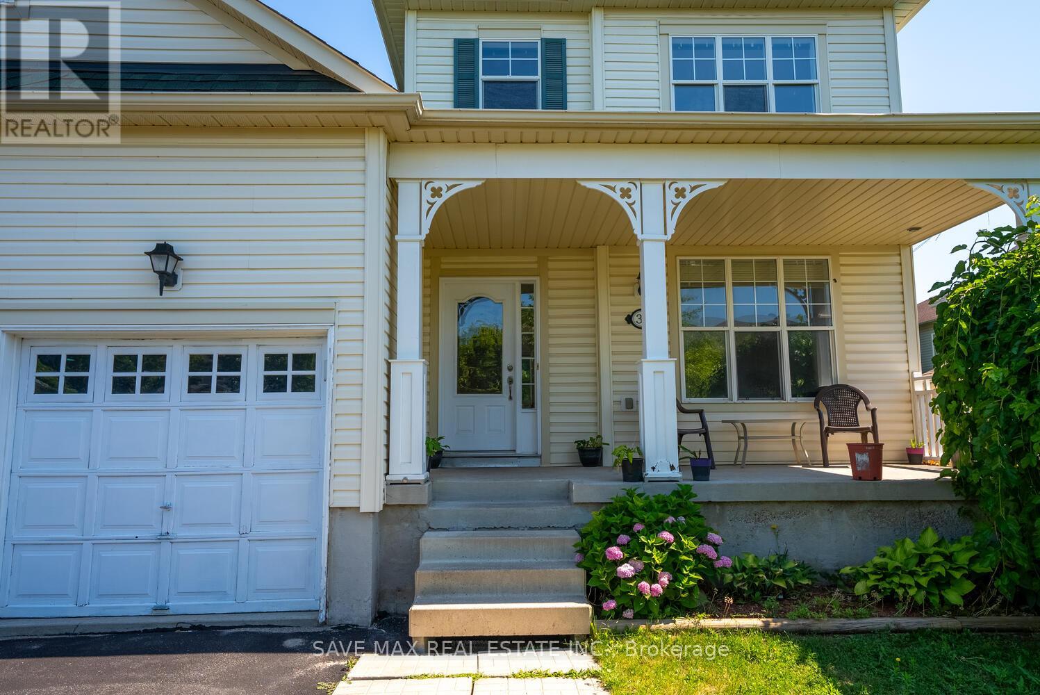 39 Hurst Street, Halton Hills (Ac Acton), Ontario  L7J 2Z8 - Photo 5 - W12470098