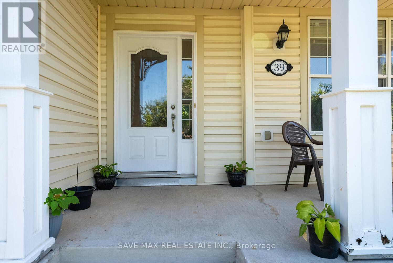 39 Hurst Street, Halton Hills (Ac Acton), Ontario  L7J 2Z8 - Photo 6 - W12470098