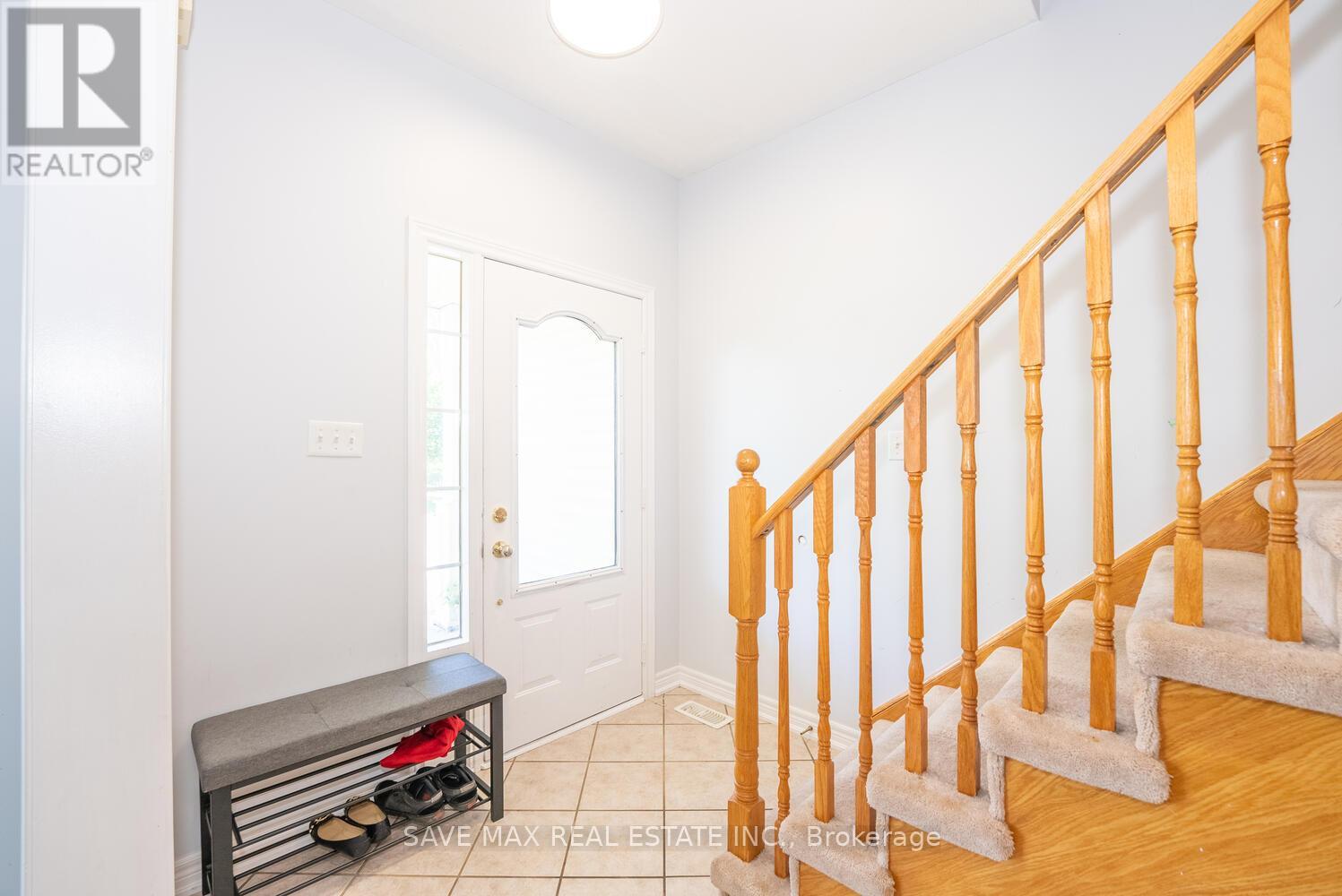 39 Hurst Street, Halton Hills (Ac Acton), Ontario  L7J 2Z8 - Photo 8 - W12470098