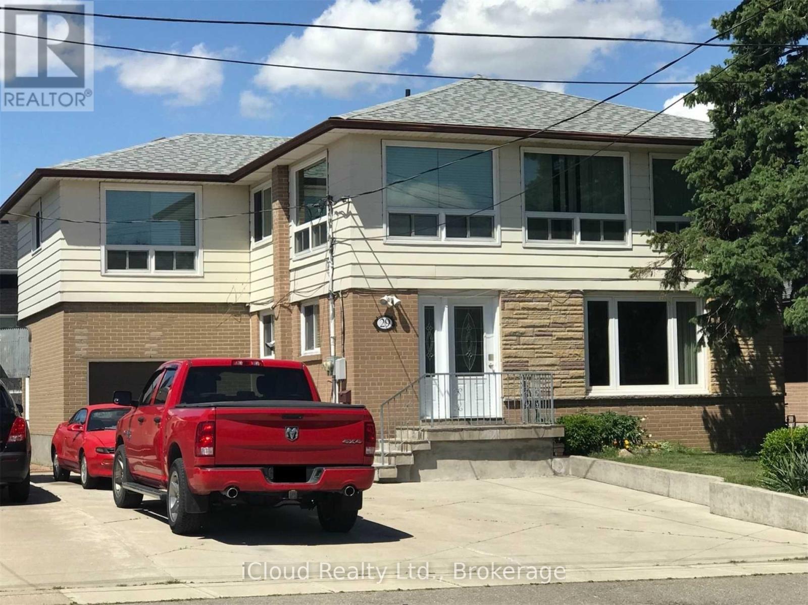 29 Langstone Crescent, Halton Hills (Georgetown), Ontario  L7G 4N2 - Photo 2 - W12470251