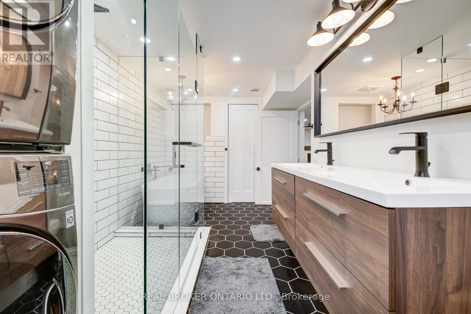 Lower - 186 Jeffrey Avenue, Halton Hills (Ac Acton), Ontario  L7J 1V7 - Photo 18 - W12470938