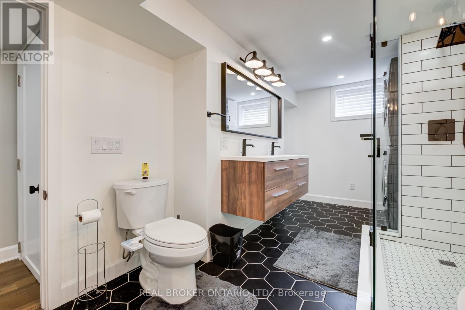 Lower - 186 Jeffrey Avenue, Halton Hills (Ac Acton), Ontario  L7J 1V7 - Photo 19 - W12470938