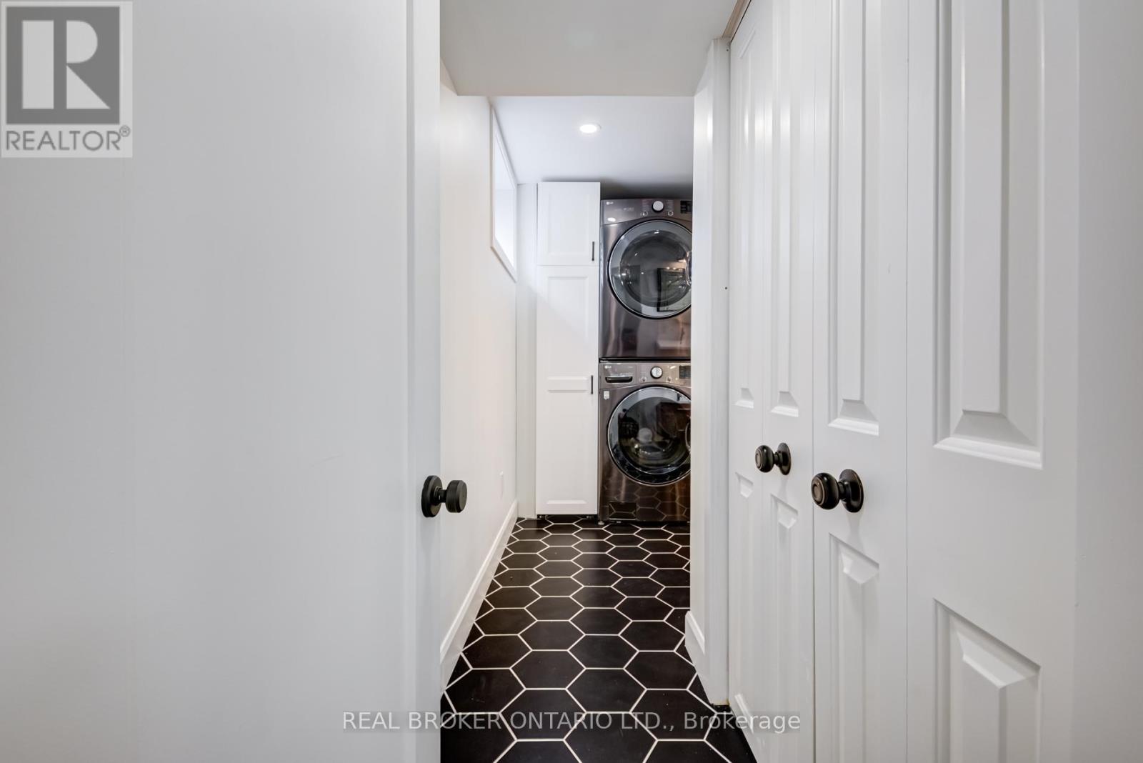 Lower - 186 Jeffrey Avenue, Halton Hills (Ac Acton), Ontario  L7J 1V7 - Photo 21 - W12470938