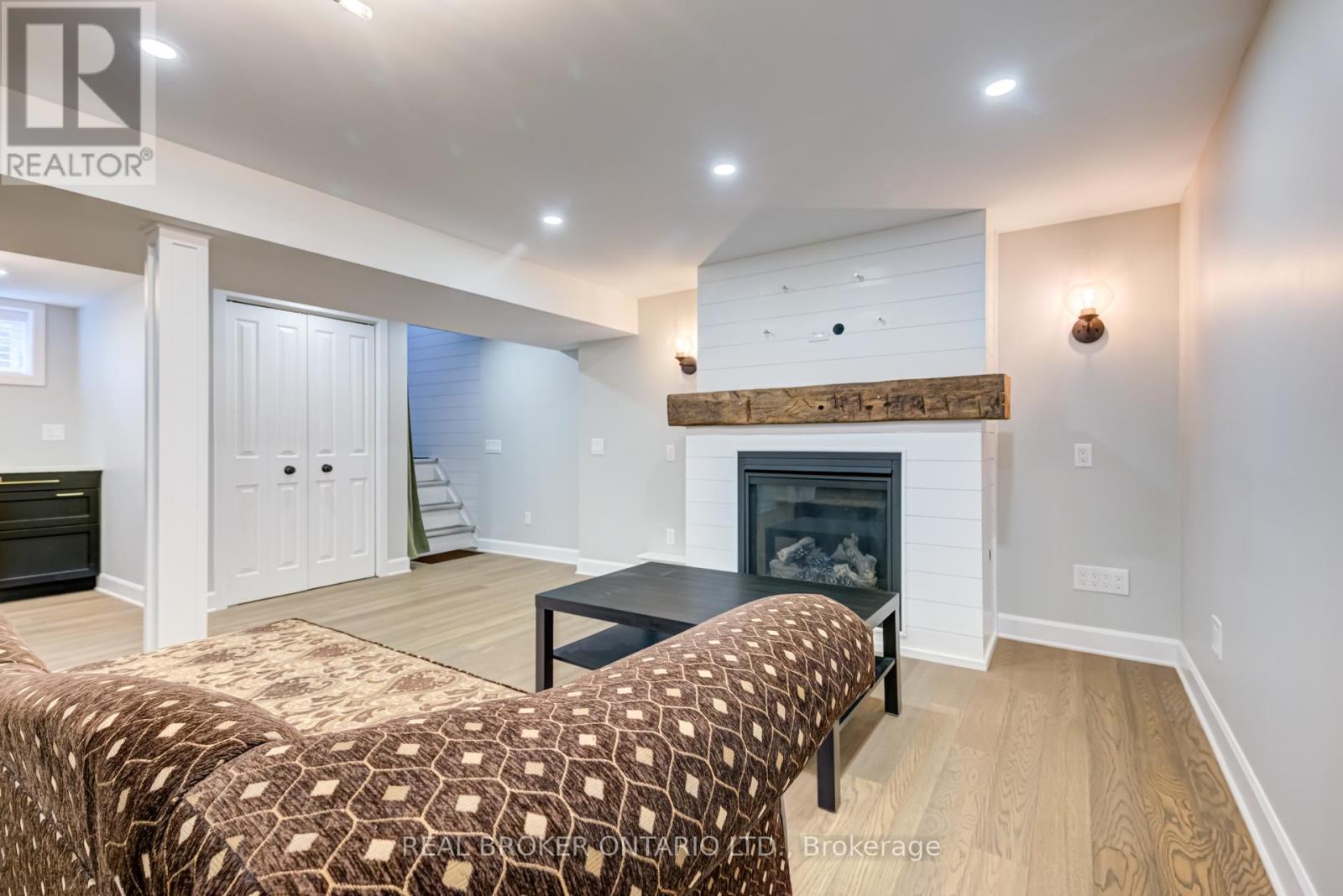 Lower - 186 Jeffrey Avenue, Halton Hills (Ac Acton), Ontario  L7J 1V7 - Photo 4 - W12470938