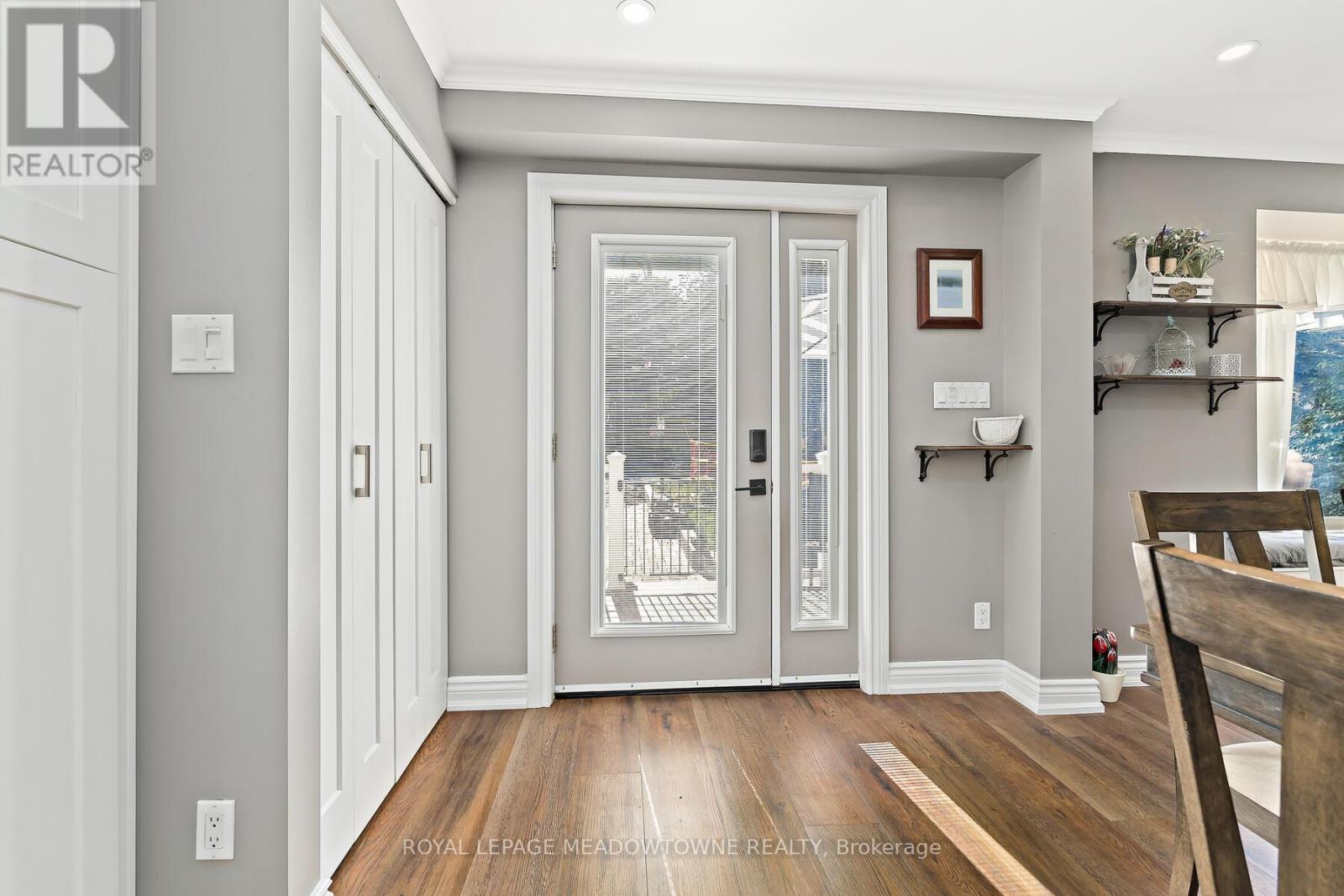 7 Temple Road, Halton Hills (Georgetown), Ontario  L7G 3J6 - Photo 4 - W12471001