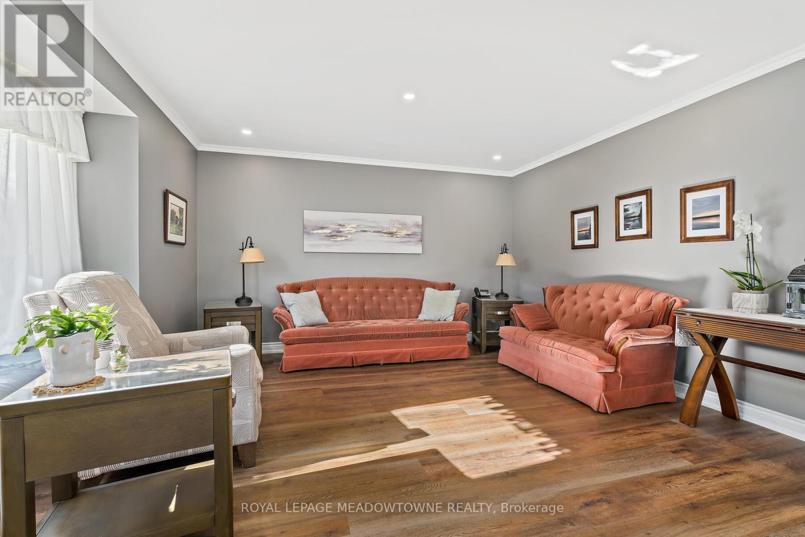 7 Temple Road, Halton Hills (Georgetown), Ontario  L7G 3J6 - Photo 8 - W12471001