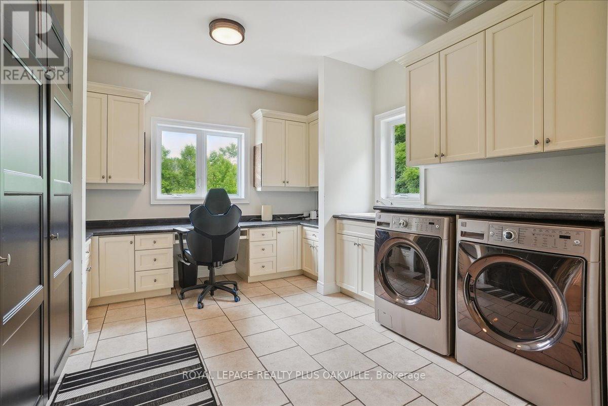 11365 Taylor Court, Milton (Brookville/haltonville), Ontario  L0P 1B0 - Photo 17 - W12472039