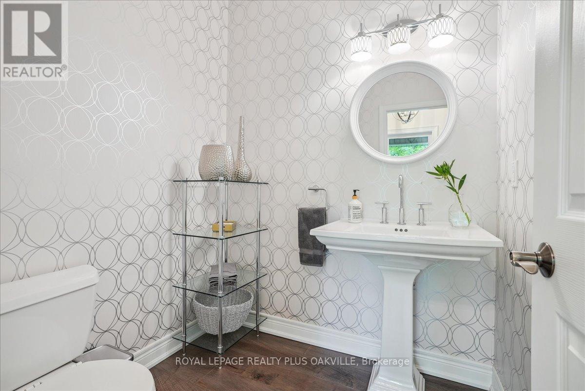 11365 Taylor Court, Milton (Brookville/haltonville), Ontario  L0P 1B0 - Photo 19 - W12472039