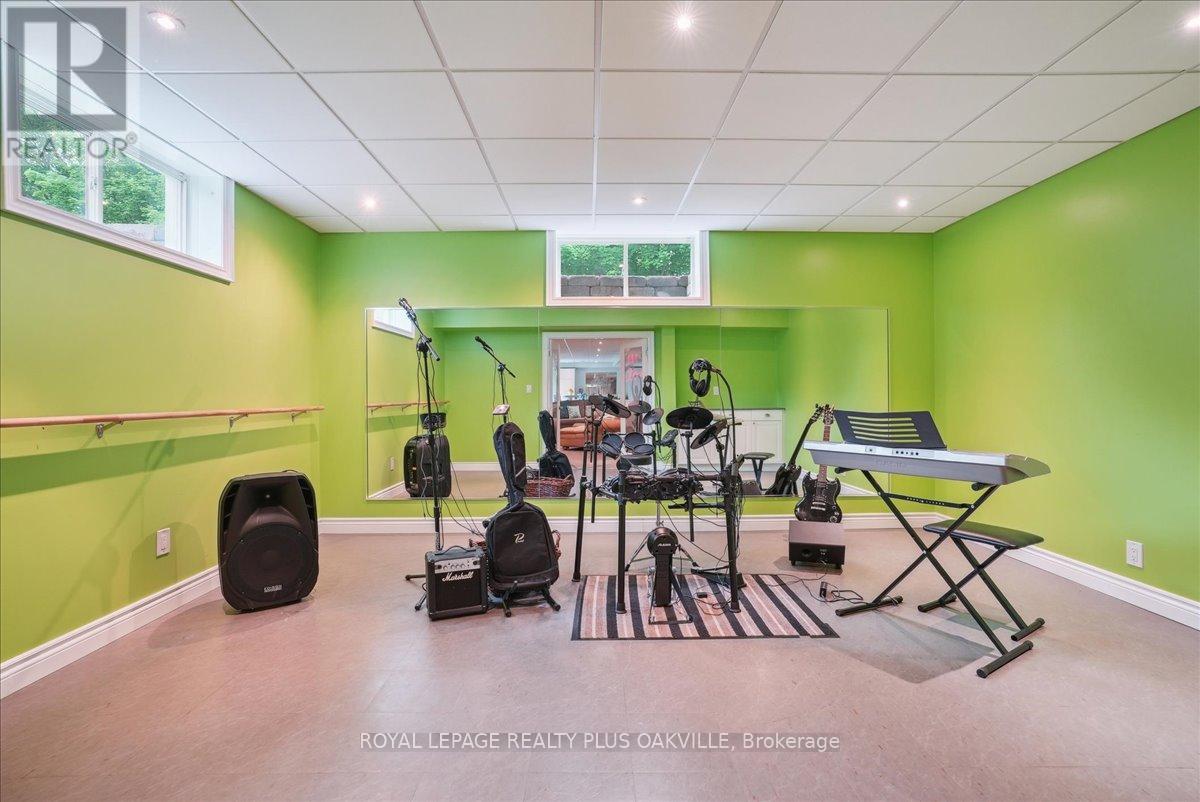 11365 Taylor Court, Milton (Brookville/haltonville), Ontario  L0P 1B0 - Photo 38 - W12472039